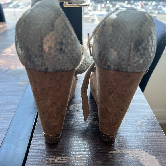 Jimmy choo authentic wedges, size 40.5 , never worn outside - Picture 3 of 7